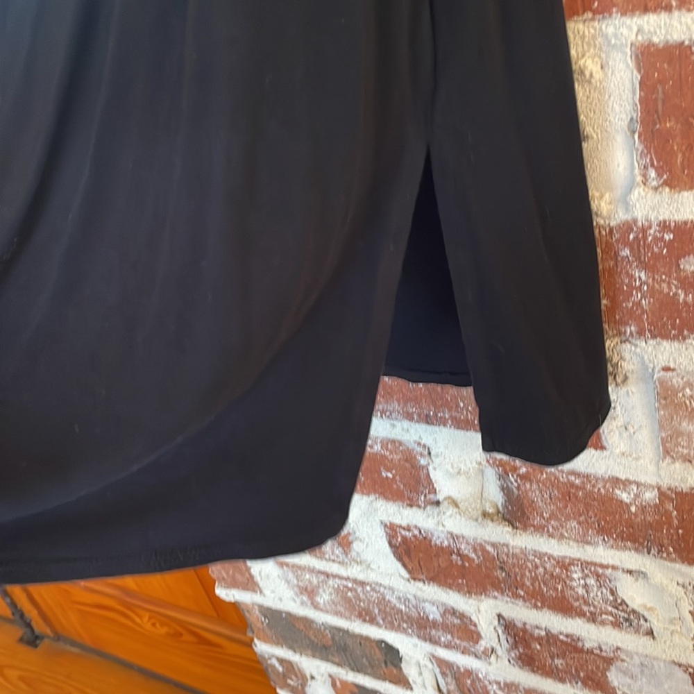 Fabletics sleeveless black tank.Moisture wicking fabric 90% Recyc Poly/elastane - Picture 4 of 5